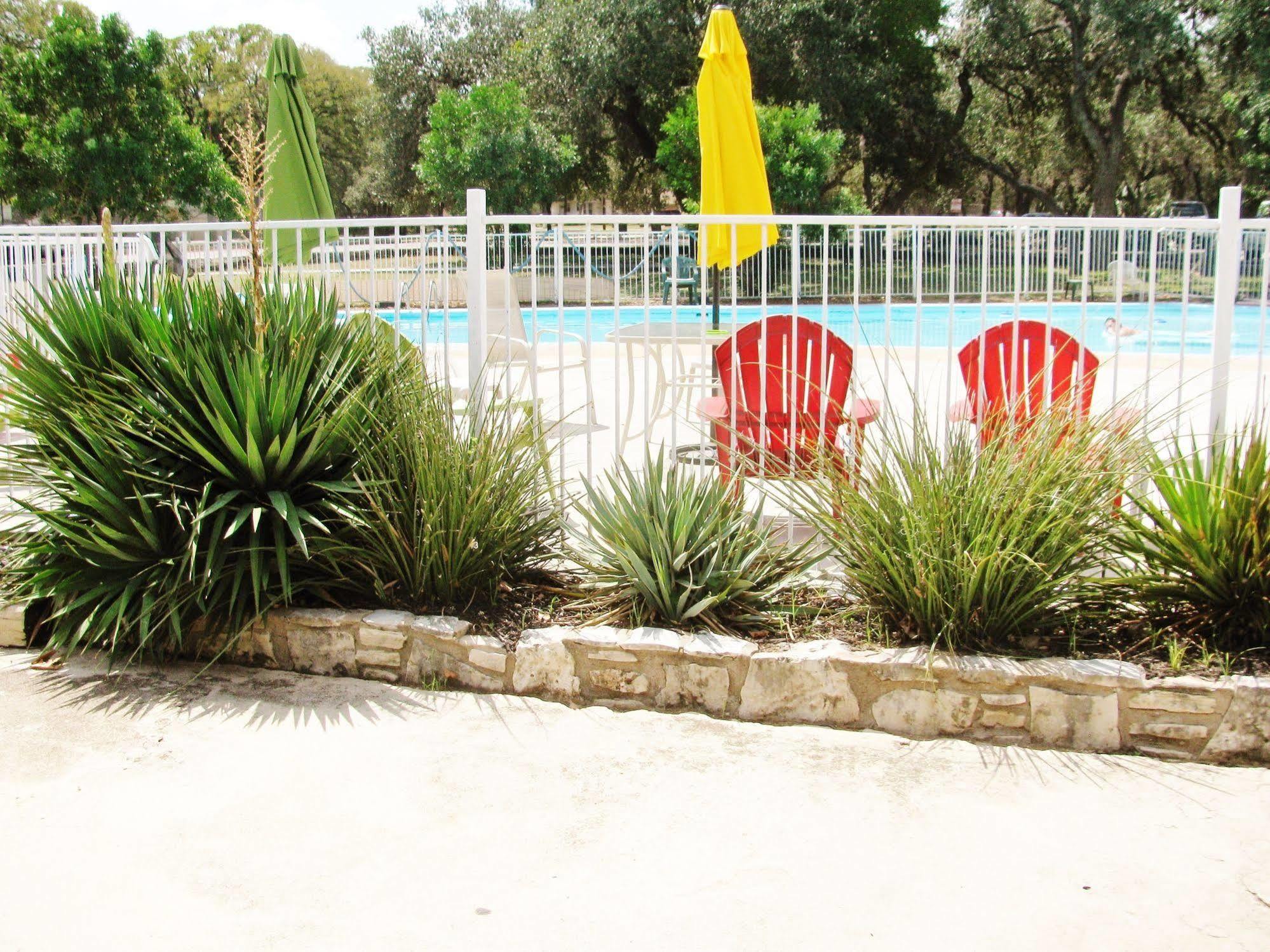 The Lodge At Cypress Falls Wimberley Extérieur photo
