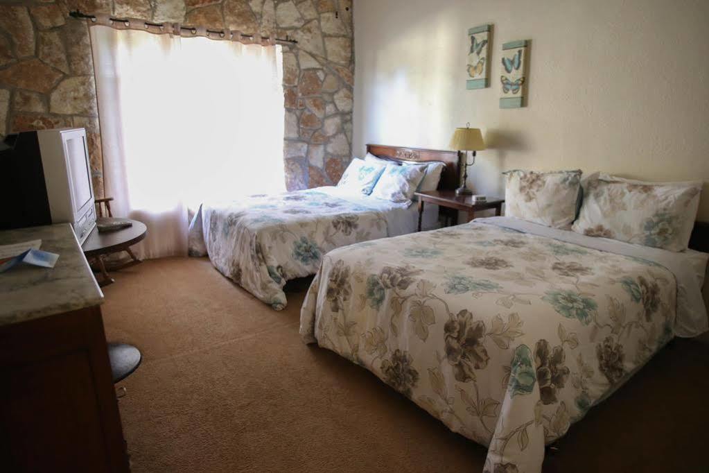The Lodge At Cypress Falls Wimberley Extérieur photo