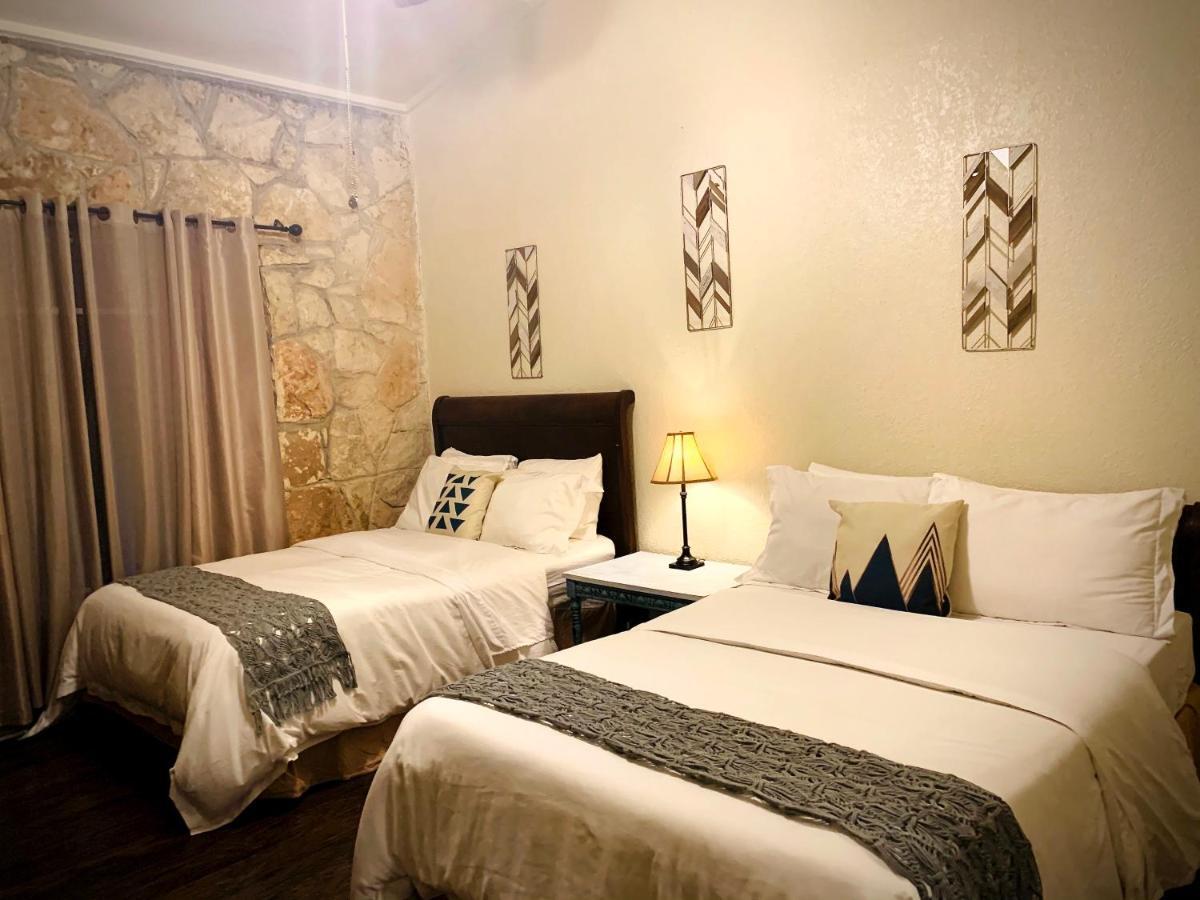 The Lodge At Cypress Falls Wimberley Extérieur photo